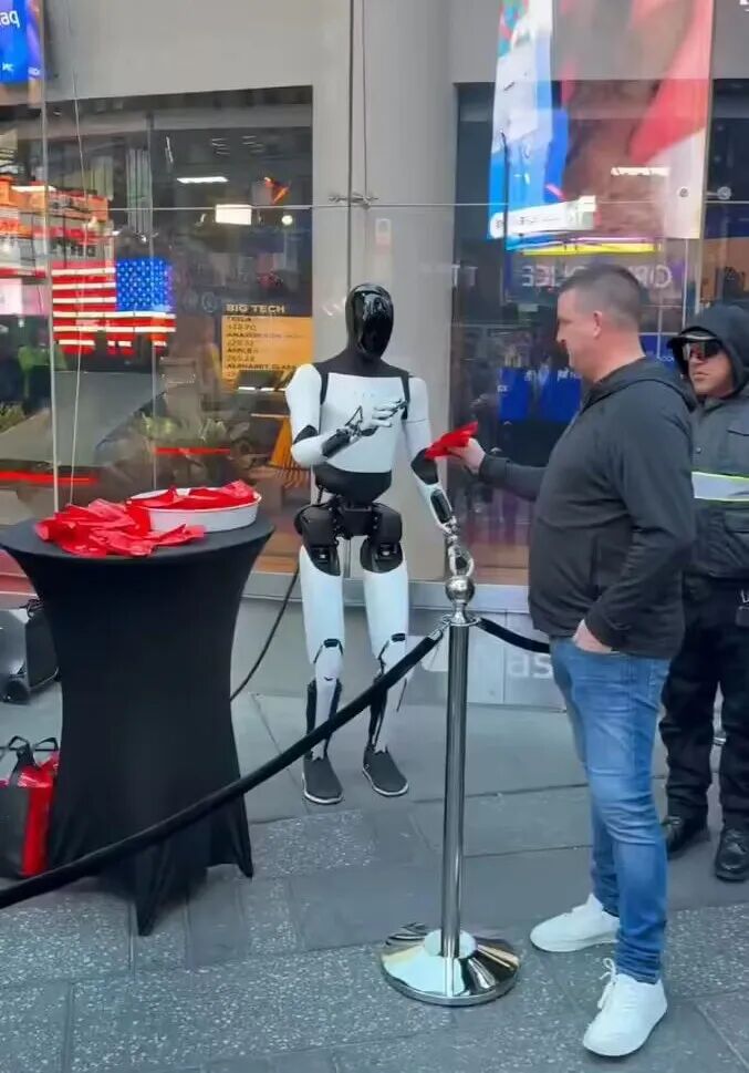 揭秘特斯拉如何训练Optimus机器人：人类员工最辛苦，亲自上阵教动作(图1)