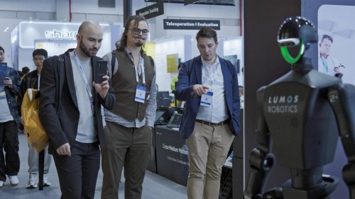 鹿明机器人双旗舰产品亮相IROS2025，以创新实力闪耀国际舞台(图2)