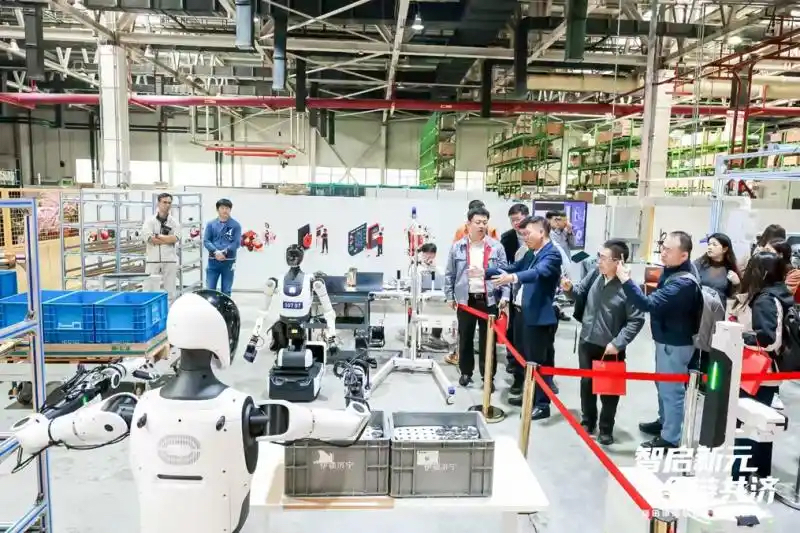 机器狗巡检、人形机器人分拣 “未来工位”展示“人工智能+制造”新实践(图1)