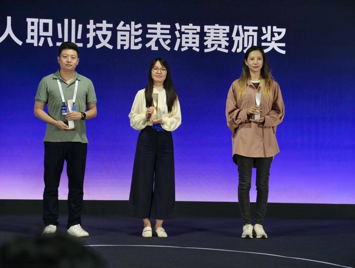 2025 Inclusion·外滩大会 | 灵宝CASBOT荣获机器人职业技能“智行者”奖(图2)