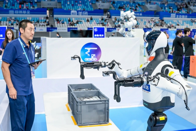 人形机器人史上首个百米“飞人”诞生！(图3)