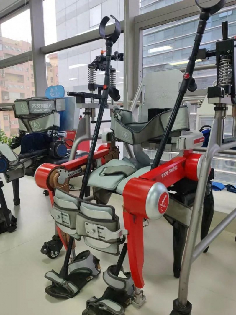 外骨骼机器人火了！能干啥？哪儿能买？贵不贵？(图1)