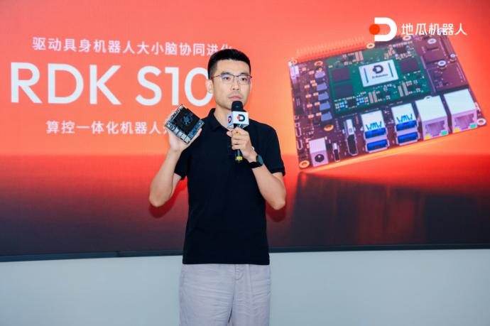 具身智能头号玩家再放大招，2499元引爆具身机器人落地潮(图5)