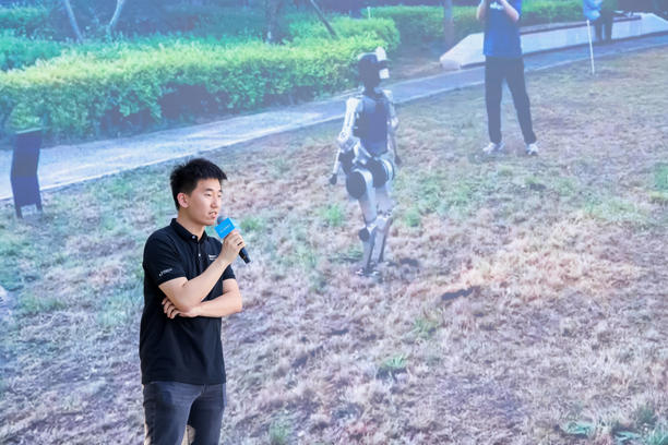 松延动力人形机器人订单破两千台，深度强化学习技术成关键(图2)