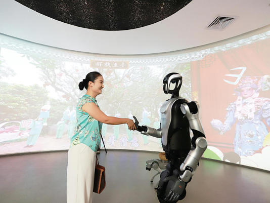 “荔”海扬帆 AI机器人惊艳亮相(图1)