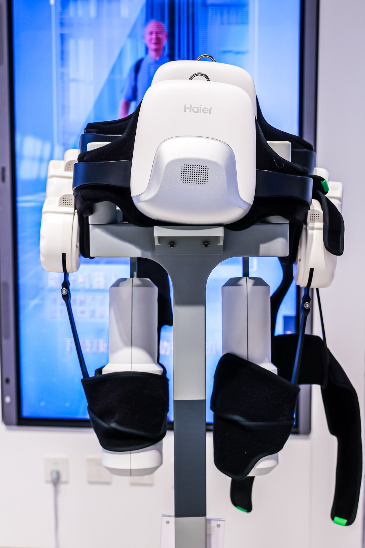 上市首发即告罄！海尔AI运动外骨骼机器人为何如此受用户追捧？(图2)