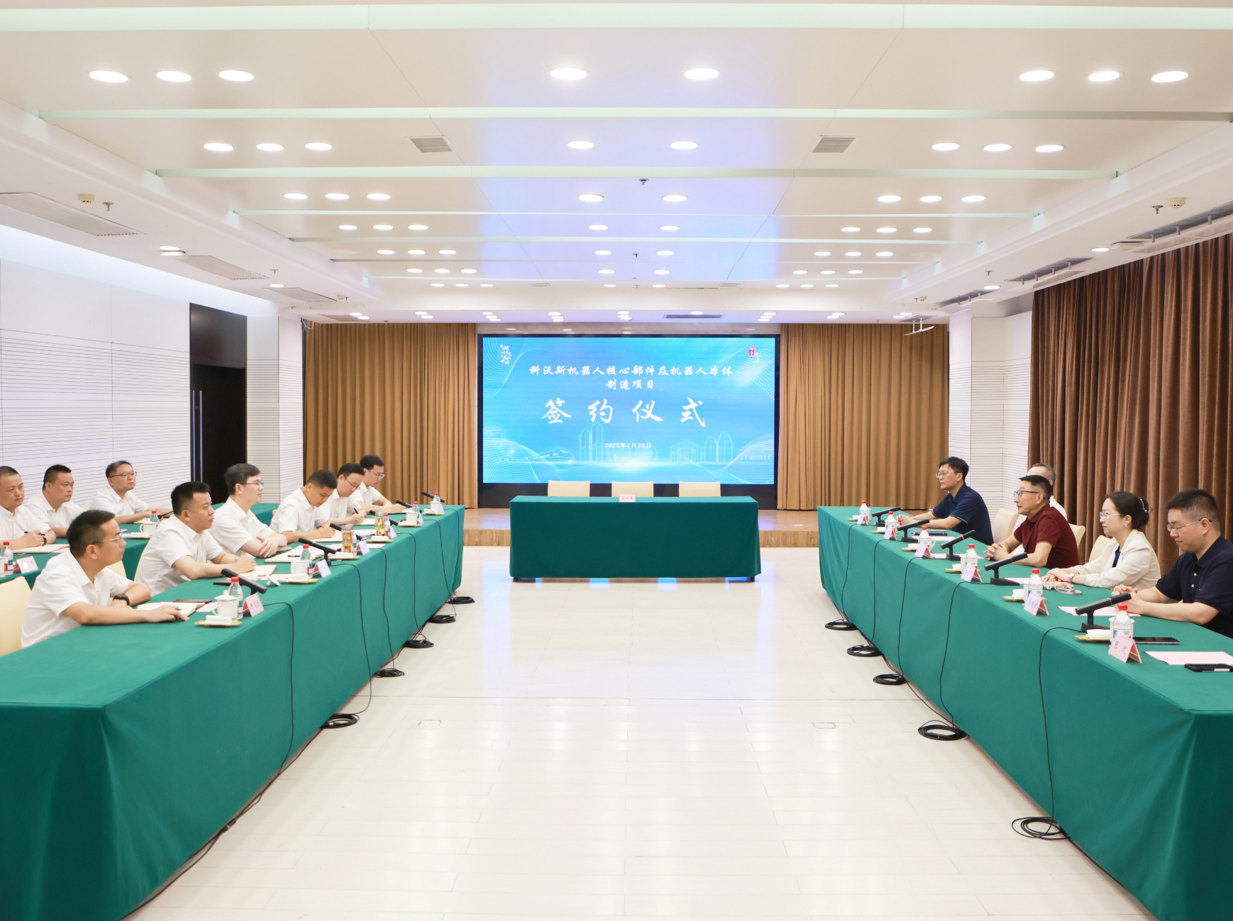 科沃斯“机器人核心部件及机器人本体制造项目”签约南浔(图1)