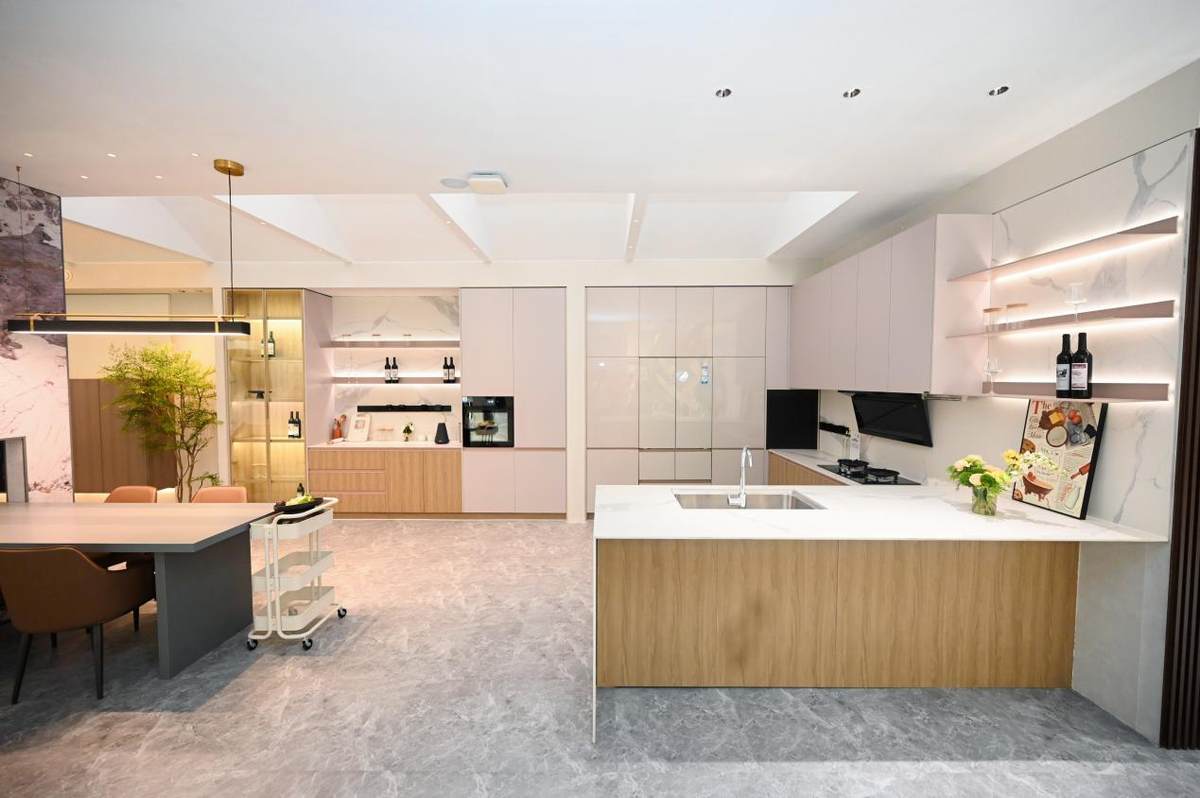 2025H1海尔智家线上线下TOP1，三翼鸟悄然发力(图1)