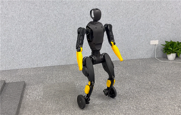 “稚晖君”出新作灵犀X2-N机器人：双足秒变双轮 咋踹都不倒(图1)