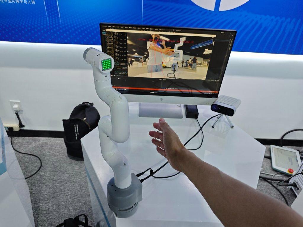 新闻纵深丨48毫秒响应，让机器人拥有安全直觉(图1)