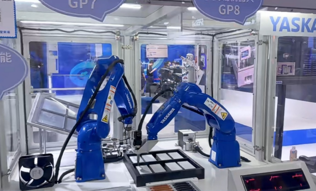 工业巨头深圳大秀实力！机器人乐队燃爆现场，1吨重载SCARA重磅亮相(图4)