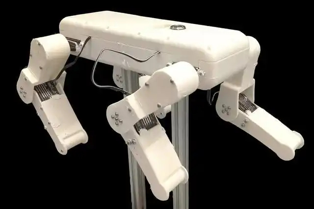 一款新型迷你机器狗擅长“狗刨式”游泳(图2)