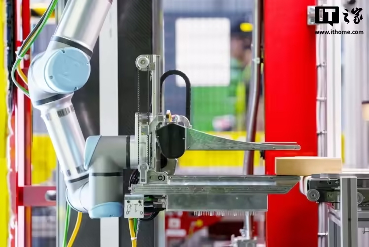 亚马逊推出能“感知”触碰的机器人，可与仓库工人协同作业(图1)