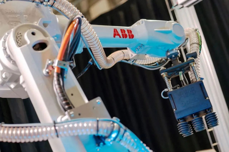 最新！ABB拟分拆机器人业务独立上市(图1)