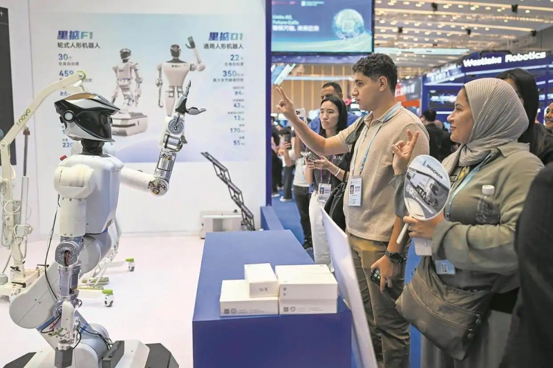 闪耀服务机器人专区 粤字号机器人显“神通”(图1)