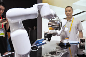 消博会上的“机器人总动员”(图4)