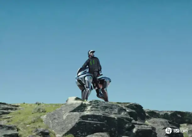 未来移动像骑马一样！川崎重工业推出氢动力四足机器人车辆(图1)