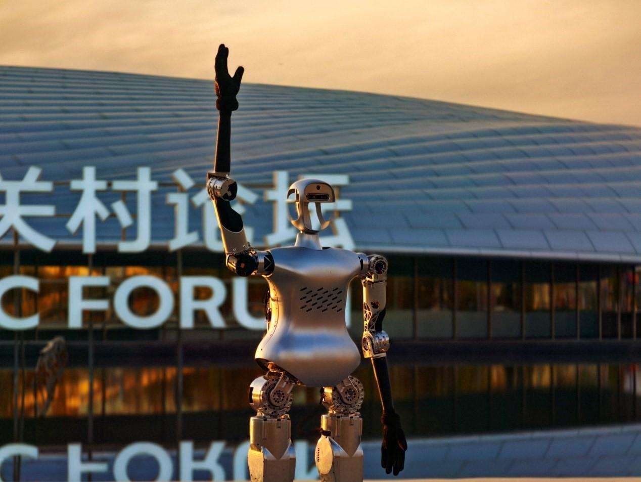 灵宝CASBOT机器人“持证上岗”，助力2025中关村论坛科技之春(图1)