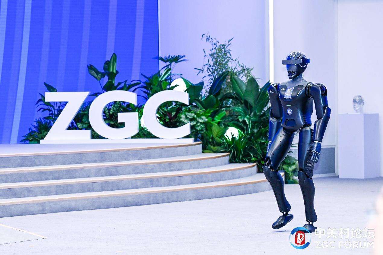 灵宝CASBOT机器人“持证上岗”，助力2025中关村论坛科技之春(图5)