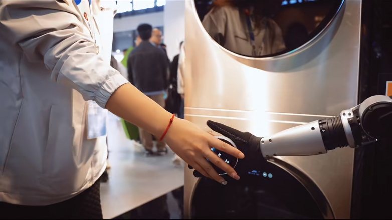 洗护行业被机器人撞了一下腰！这样的科技cp你见过吗？(图2)