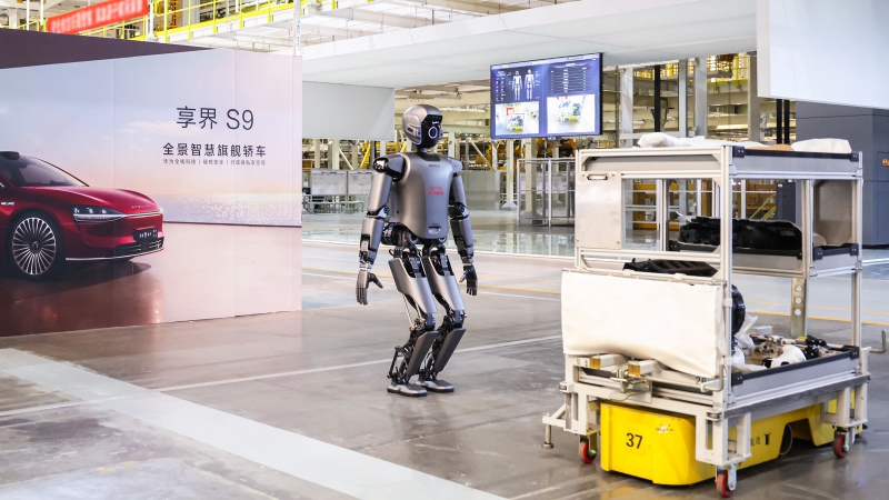 北汽新能源携手优必选，享界超级工厂迎来首位人形机器人质检员Walker S1(图1)