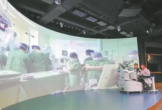 用“成都造”AI＋机器人 完成全球首例远程头颈外科无创手术(图1)