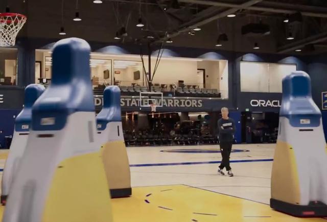 斯蒂芬·库里的新投篮搭档是一台永不疲倦的机器人(图3)
