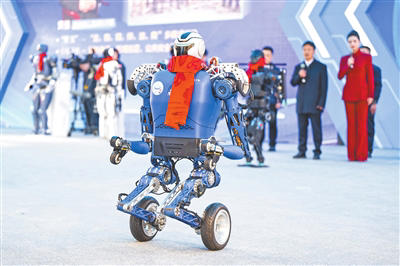 楚才系列人形机器人亮相(图1)