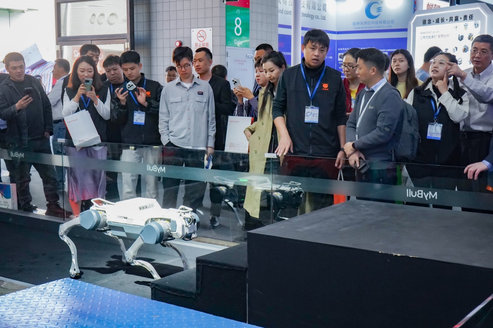 圆满收官CeMAT | 铁木牛以机器人产品与技术推动数智化变革 引领物流搬运新生态(图8)