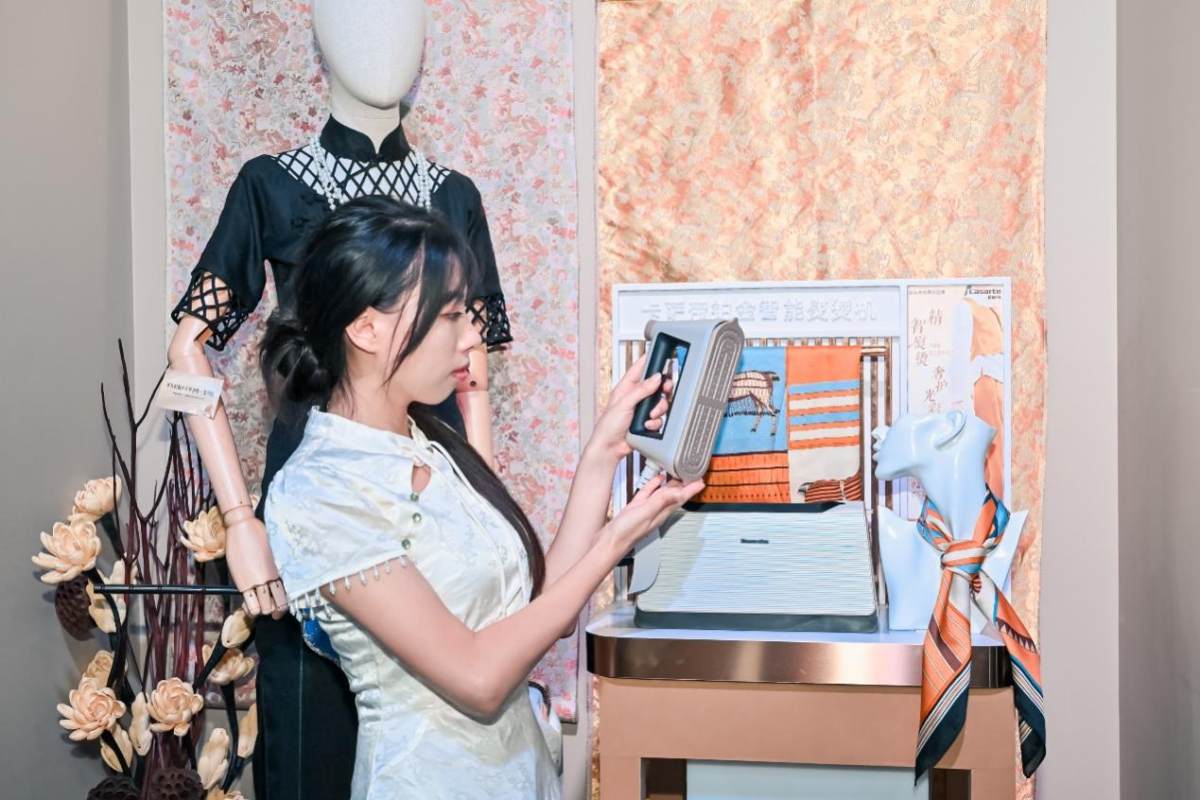 专业级丝绸护理体验，卡萨帝铂金智能熨烫机发布闪耀登场(图6)