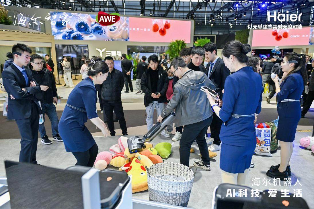 AWE2024演绎清洁版“速度与激情”，海尔清洁机器人洗地机实力抢镜(图3)
