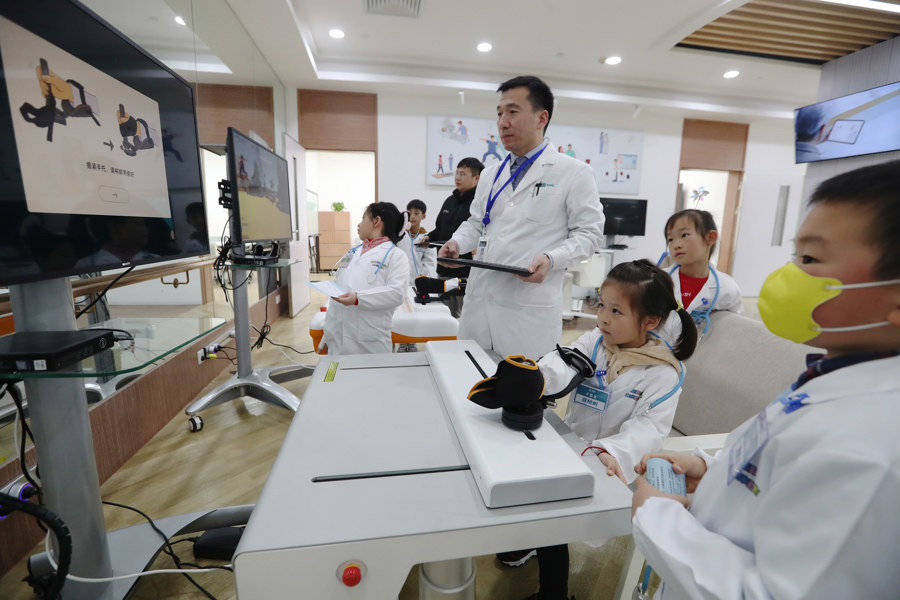 傅利叶机器人应用于就医场景，孩子们走进上海国际医学中心感受智能康复科技(图11)