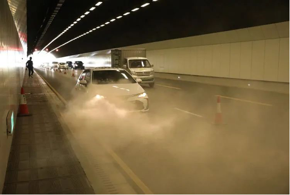 隧道火灾束手无策？力升高科千度耐高温消防机器人给出了解决方案！(图3)