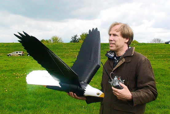 仿生扑翼飞行器大突破！一个关节零件解决飞行稳定，将来无人机新方向？(图8)