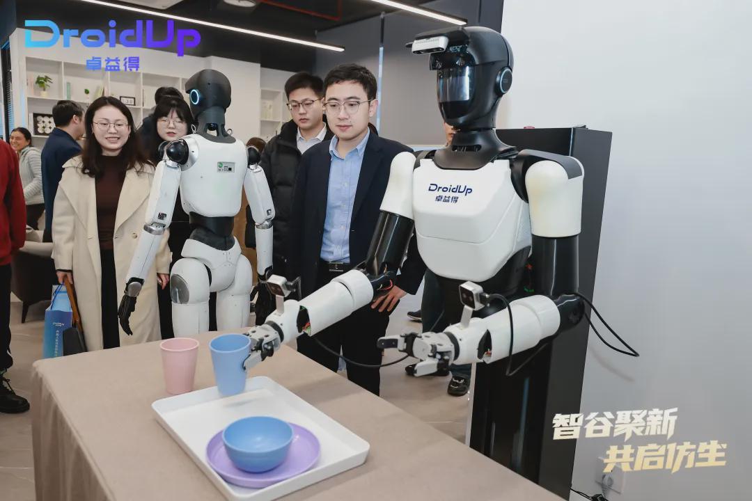 刚刚，上海发布会惊现“硅基少女”, 全球首款完全仿生具身智能机器人亮相(图6)