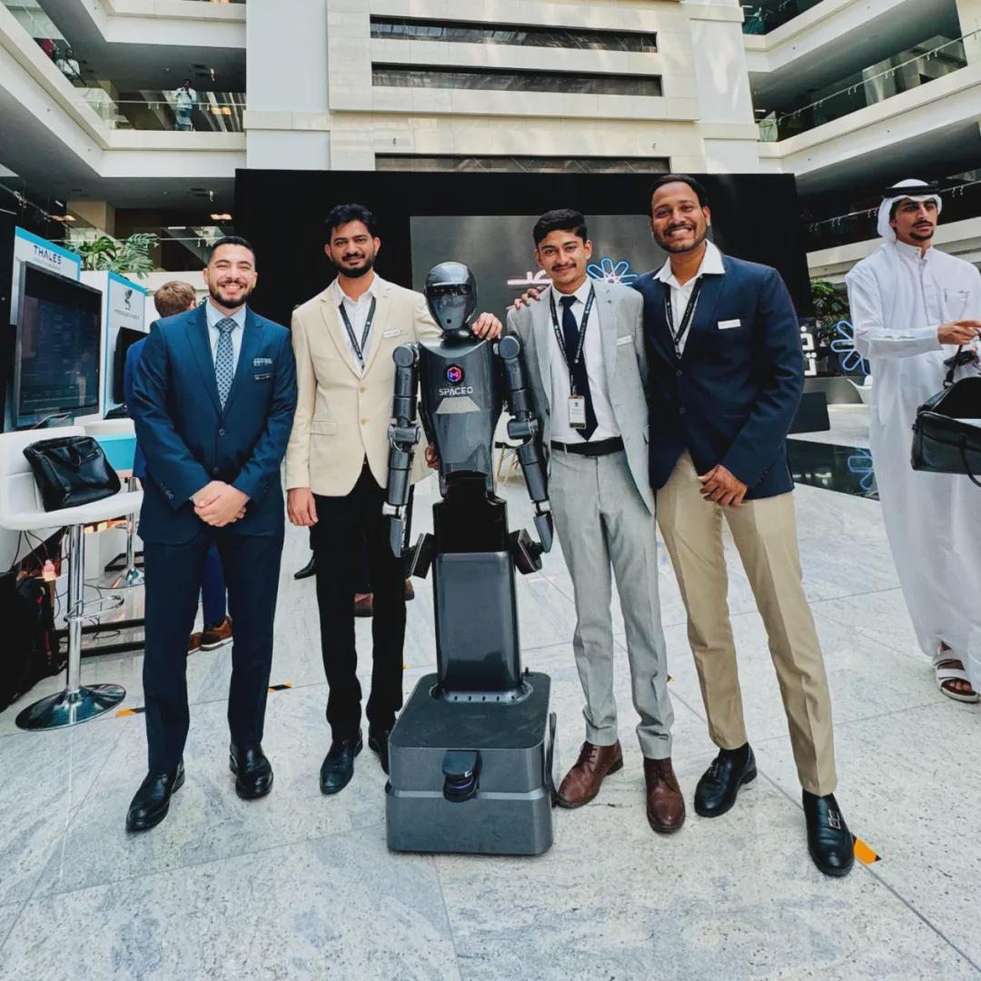 印度牙医博士打造全印首款人形机器人SPACEO-M1 时隔9个月全球开售！(图11)