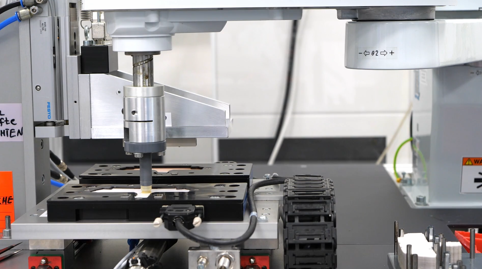 采用igus线性技术进行自动传感器测试